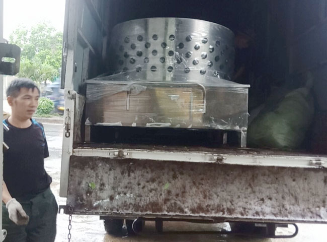Quang Huy hỗ trợ vận chuyển máy vặt lông chó